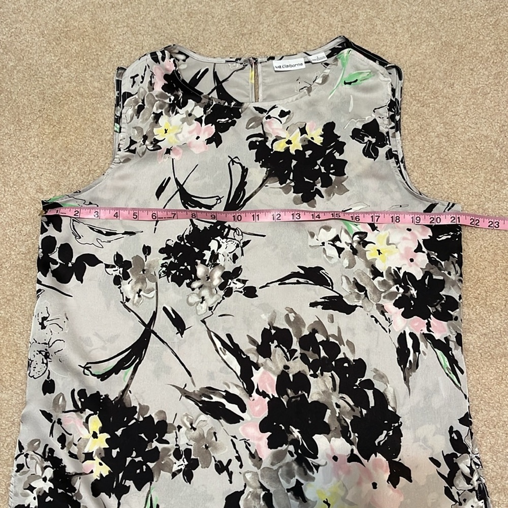 Light & Gorgeous dressy Tank! - Picture 6 of 9